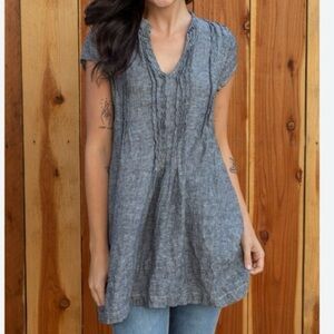 CP Shades Regina cap-sleeve tunic top in dark blue chambray line, Size Small SAM